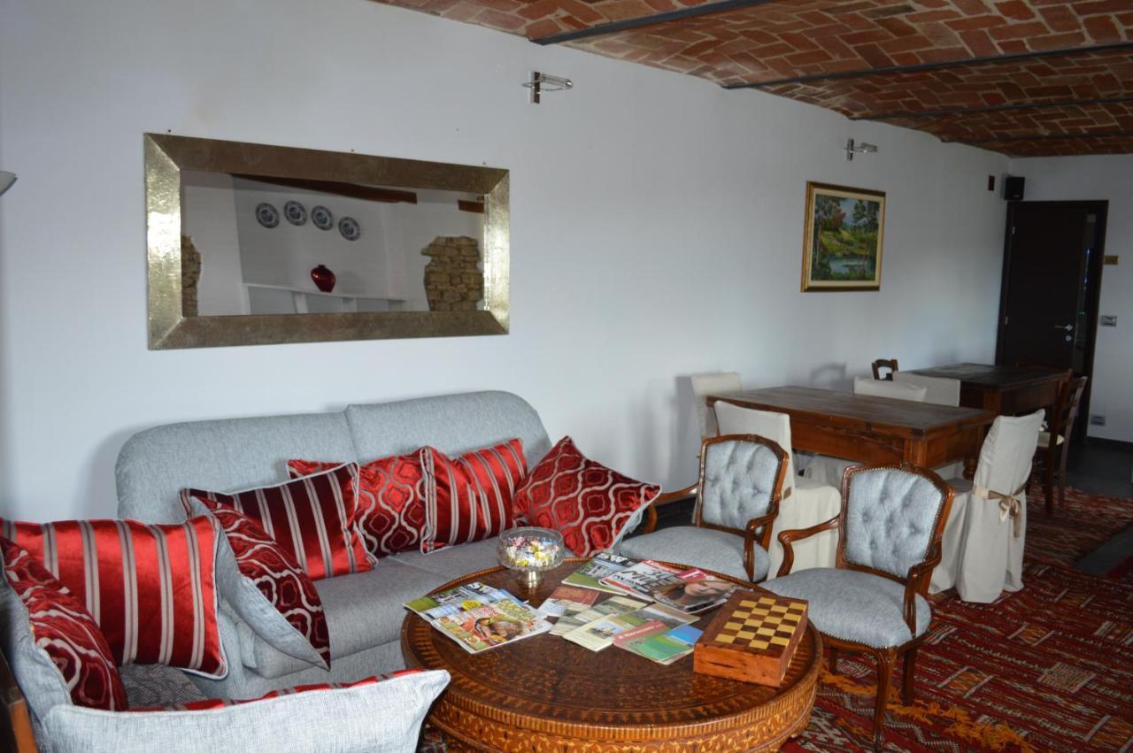 La Corte Di Langa Guest House Albaretto della Torre Luaran gambar